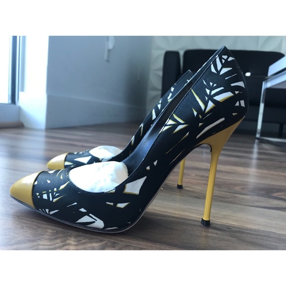 SERGIO ROSSI Godiva Pump. - Picture 3 of 8